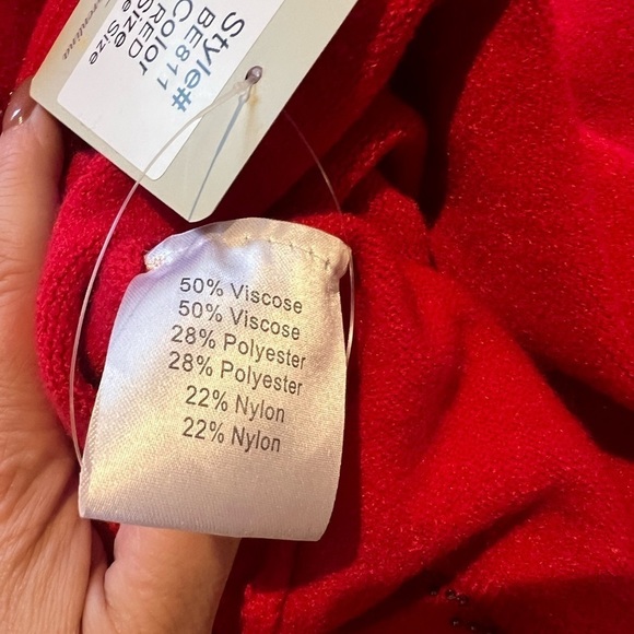 La fiorenta Red Knit Poncho Elegant Embellishments V Neck Lightweight One Size - Picture 6 of 11